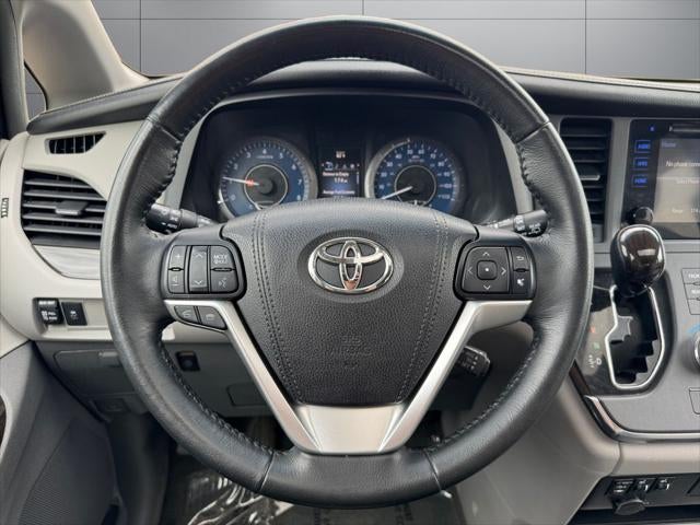 2015 Toyota Sienna XLE 8 Passenger