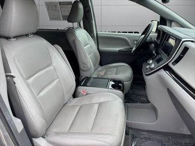2015 Toyota Sienna XLE 8 Passenger