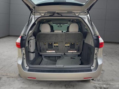 2015 Toyota Sienna XLE 8 Passenger