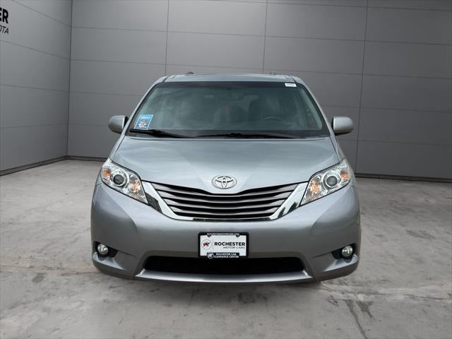2015 Toyota Sienna XLE 8 Passenger