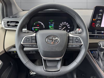 2022 Toyota Sienna XLE 8 Passenger
