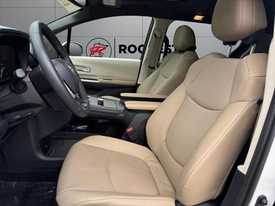 2022 Toyota Sienna XLE 8 Passenger