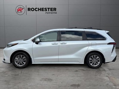 2022 Toyota Sienna XLE 8 Passenger