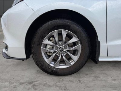 2022 Toyota Sienna XLE 8 Passenger