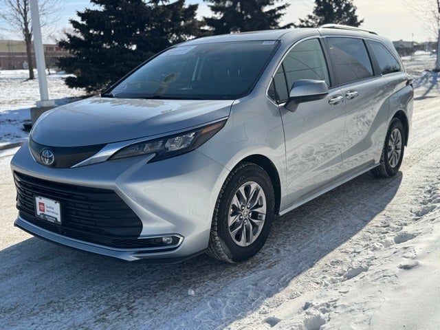 2024 Toyota Sienna XLE 8 Passenger