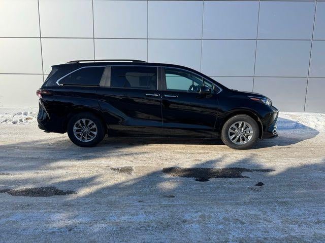 2024 Toyota Sienna XLE 8 Passenger