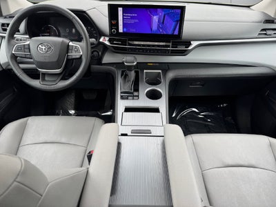 2025 Toyota Sienna XLE 8 Passenger