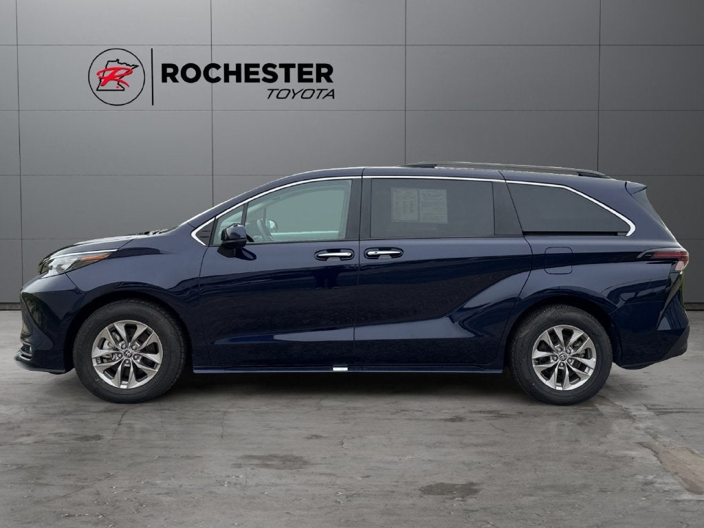 2025 Toyota Sienna XLE 8 Passenger