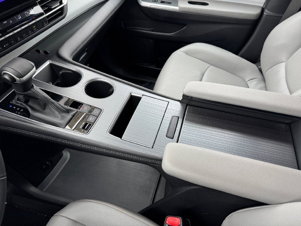 2025 Toyota Sienna XLE 8 Passenger