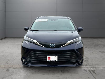 2025 Toyota Sienna XLE 8 Passenger