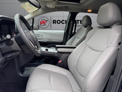 2025 Toyota Sienna XLE 8 Passenger
