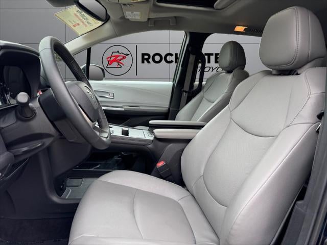 2025 Toyota Sienna XLE 8 Passenger