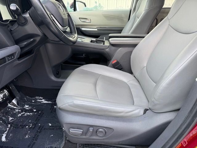 2021 Toyota Sienna XLE 7 Passenger