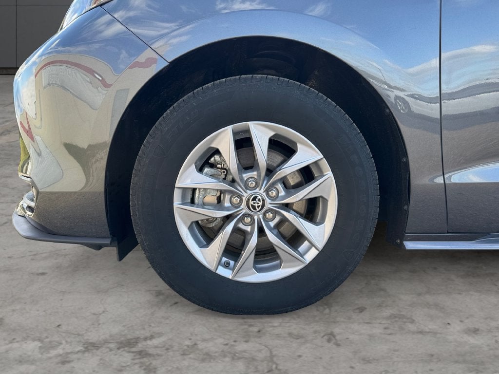 2025 Toyota Sienna XLE 7 Passenger