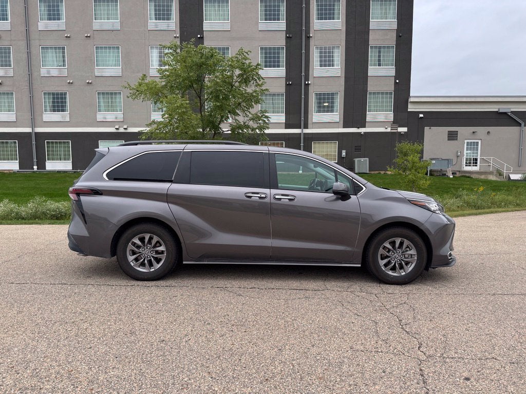 2023 Toyota Sienna XLE 7 Passenger
