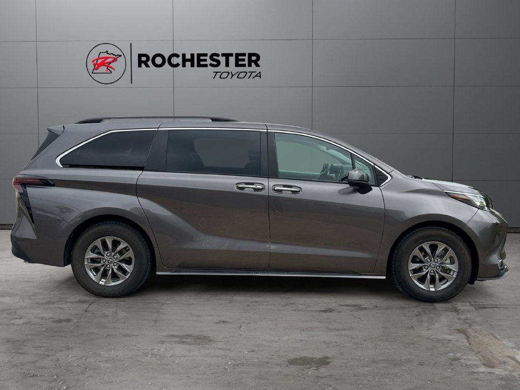 2023 Toyota Sienna XLE 7 Passenger