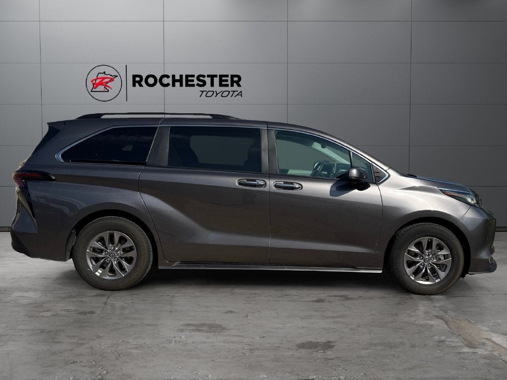 2023 Toyota Sienna XLE 7 Passenger