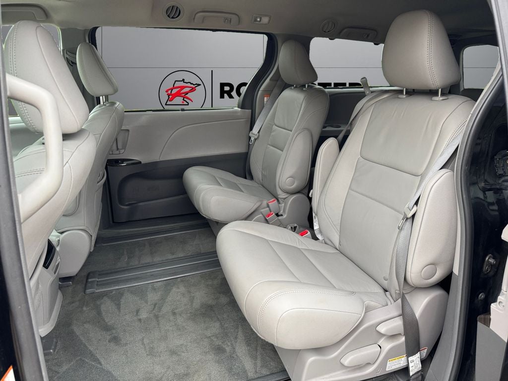 2017 Toyota Sienna XLE 8 Passenger