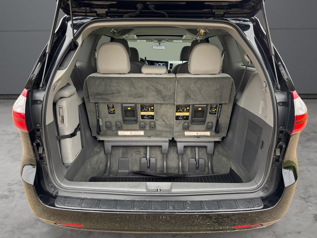 2017 Toyota Sienna XLE 8 Passenger