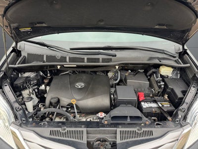 2017 Toyota Sienna XLE 8 Passenger