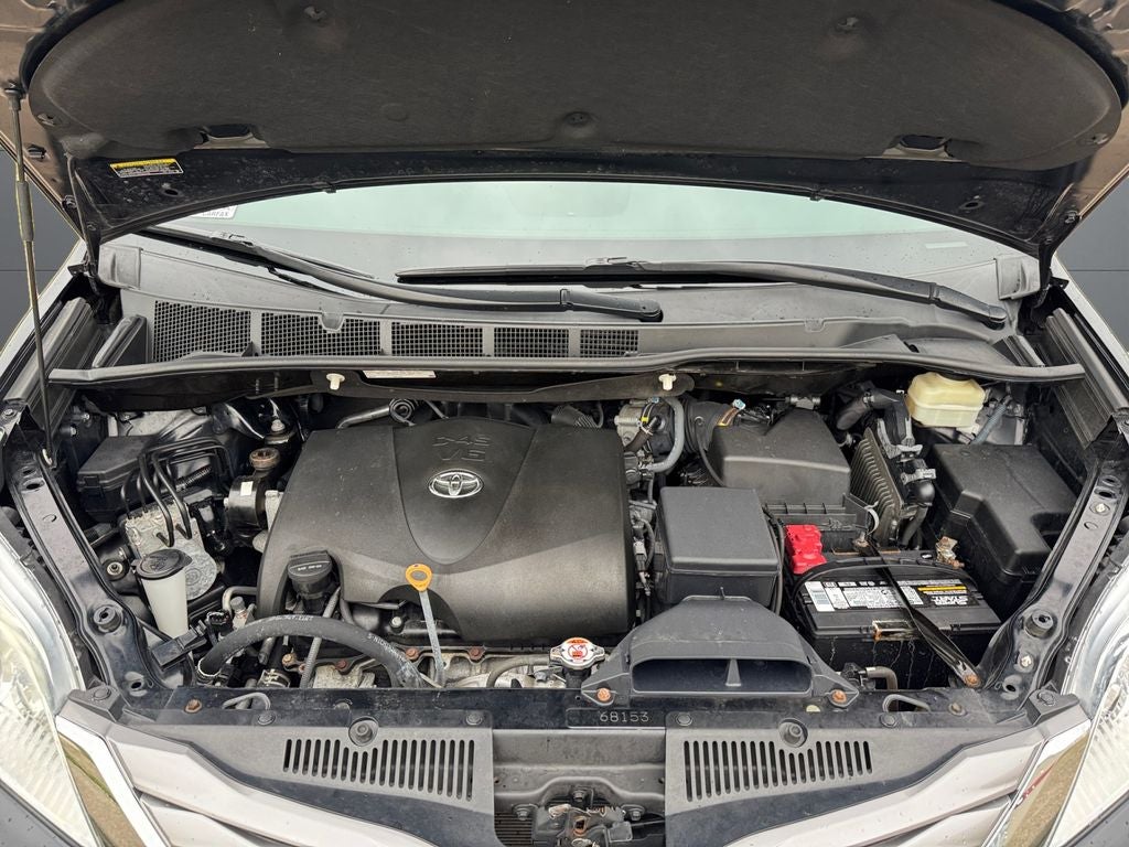 2017 Toyota Sienna XLE 8 Passenger