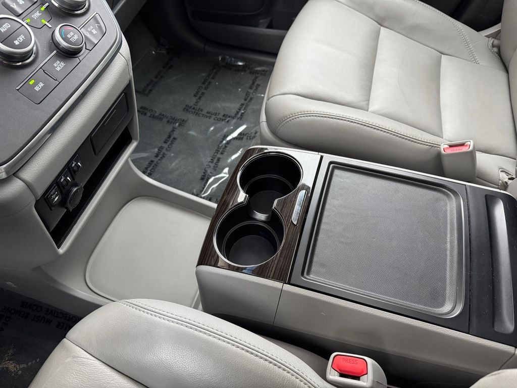 2017 Toyota Sienna XLE 8 Passenger