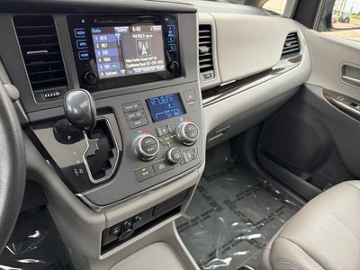2017 Toyota Sienna XLE 8 Passenger
