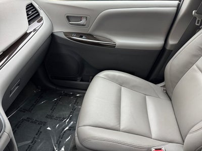 2017 Toyota Sienna XLE 8 Passenger