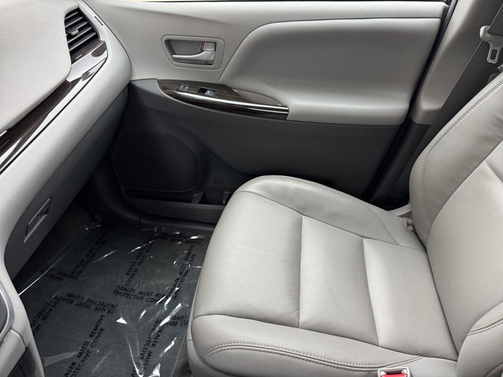 2017 Toyota Sienna XLE 8 Passenger