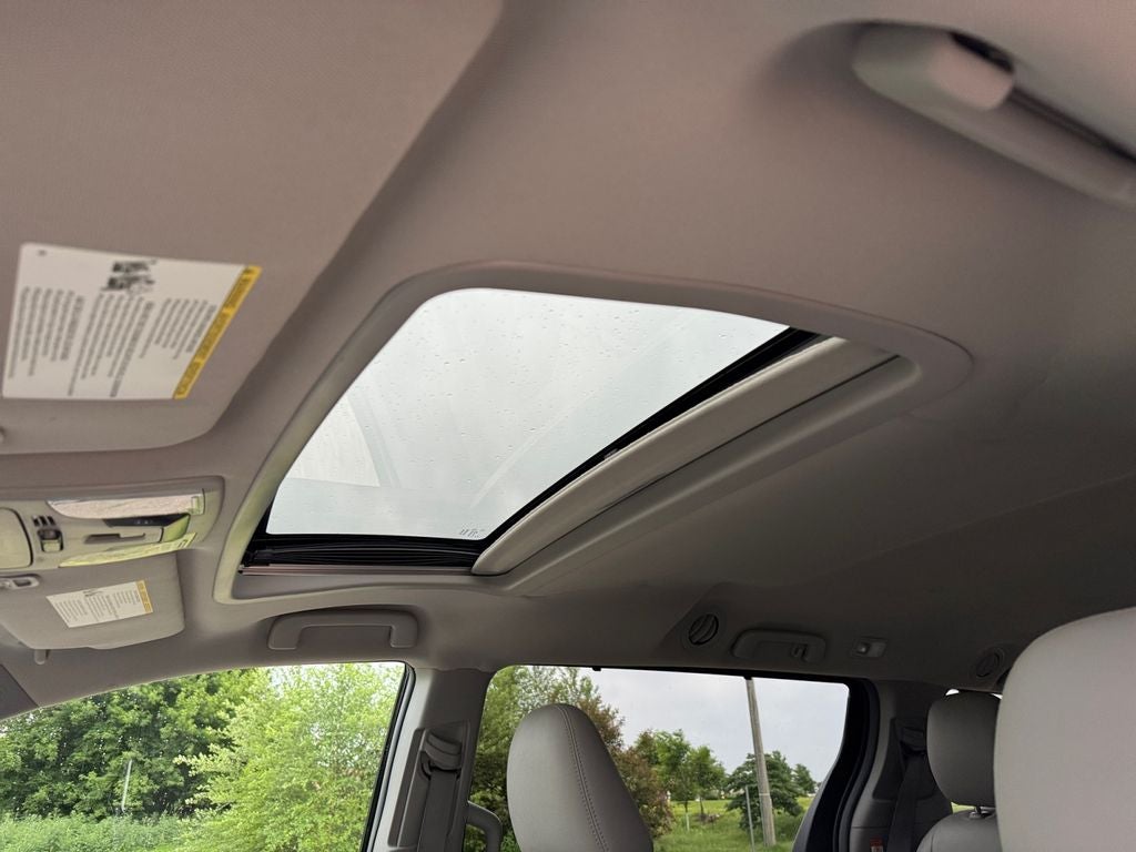 2017 Toyota Sienna XLE 8 Passenger