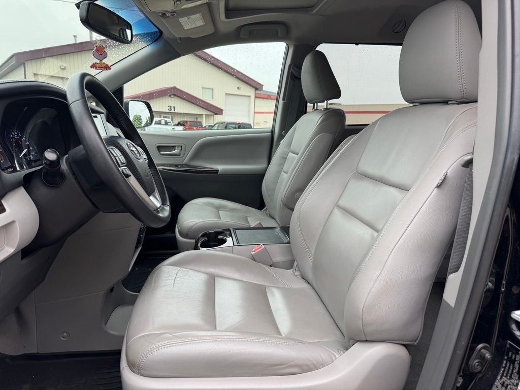 2017 Toyota Sienna XLE 8 Passenger