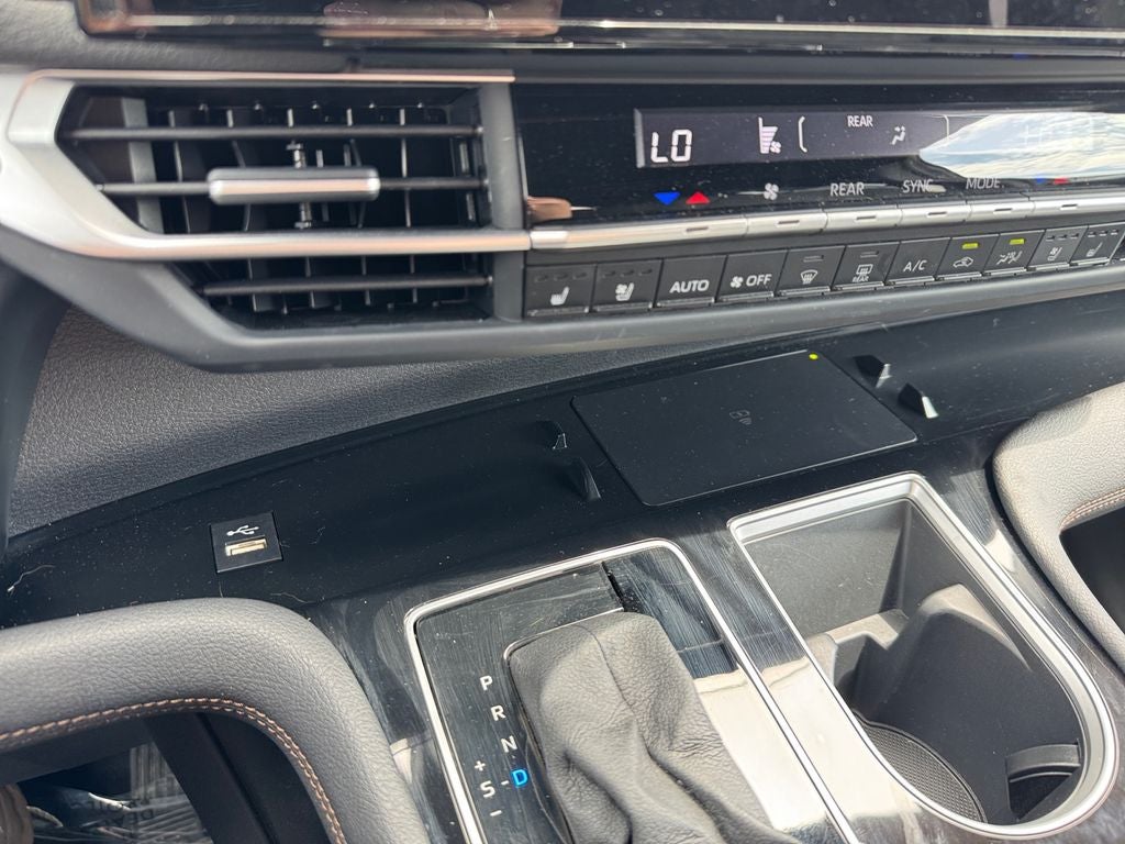 2025 Toyota Sienna Limited 7 Passenger