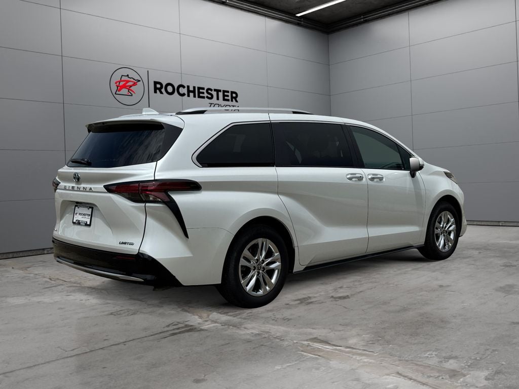 2025 Toyota Sienna Limited 7 Passenger