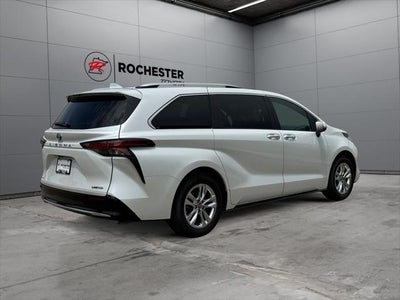2025 Toyota Sienna Limited 7 Passenger