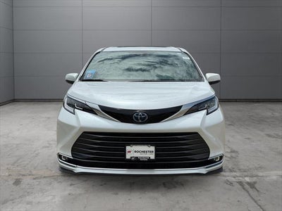 2025 Toyota Sienna Limited 7 Passenger