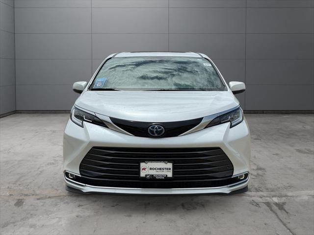 2025 Toyota Sienna Limited 7 Passenger