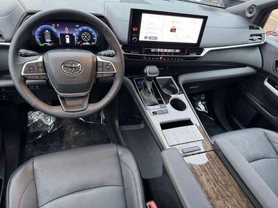 2025 Toyota Sienna Limited 7 Passenger