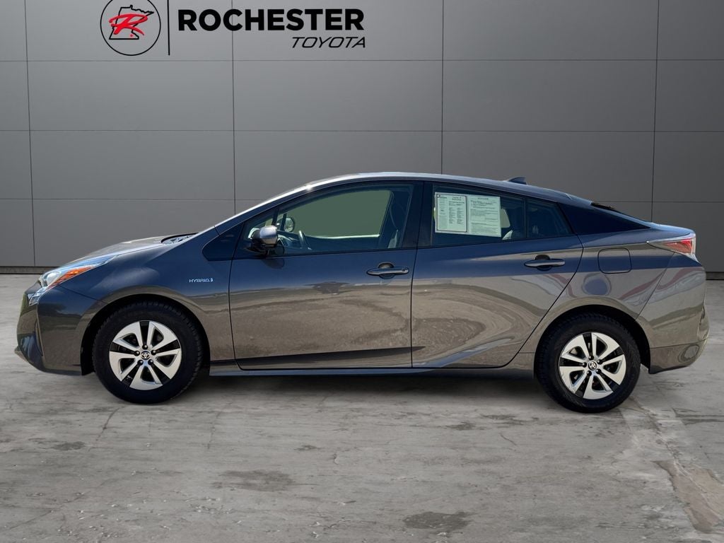 2016 Toyota Prius Three FWD