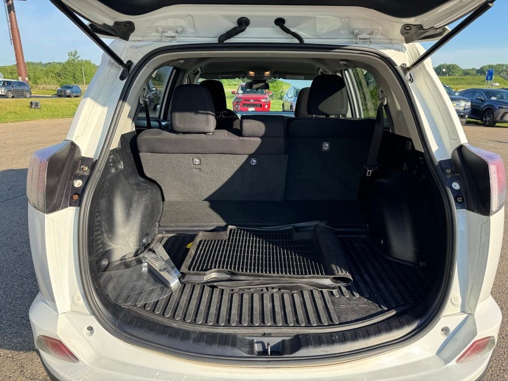 2018 Toyota RAV4 Hybrid LE AWD