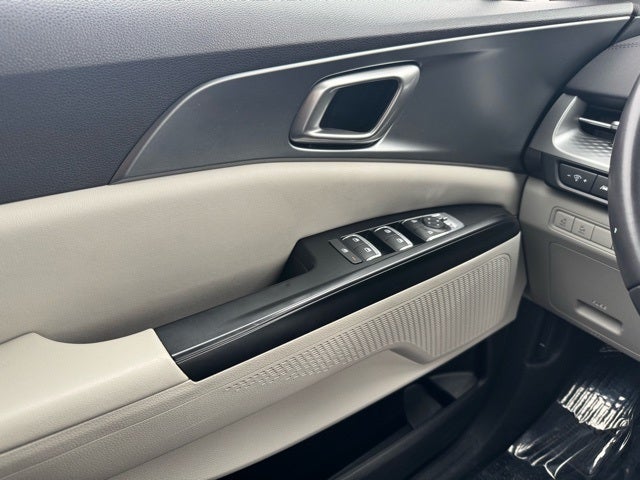 2024 Kia Carnival LX FWD