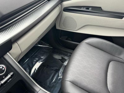 2024 Kia Carnival LX FWD