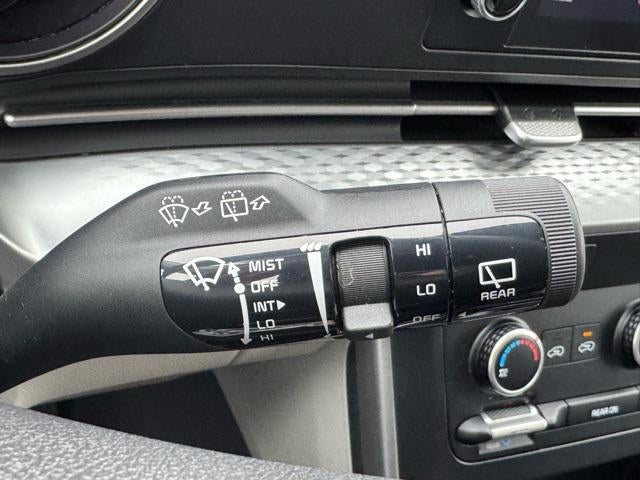 2024 Kia Carnival LX FWD