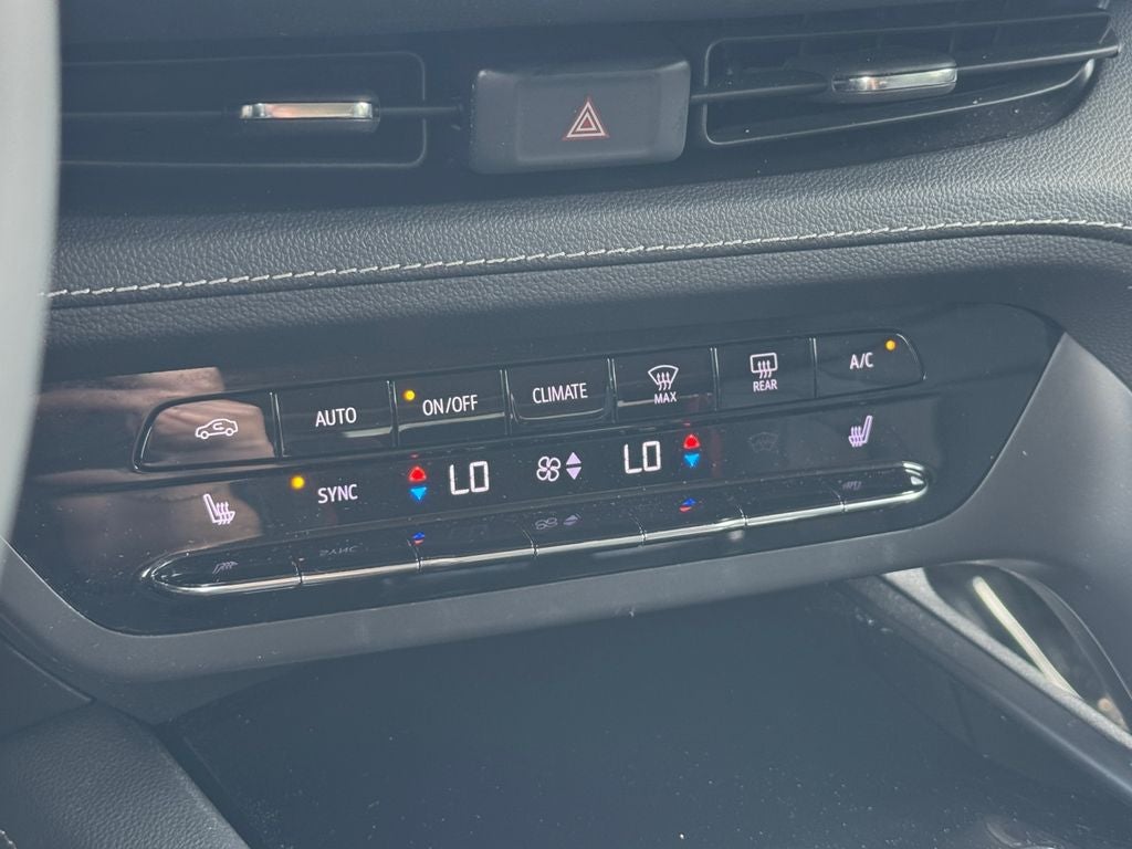 2022 Buick Envision Essence FWD