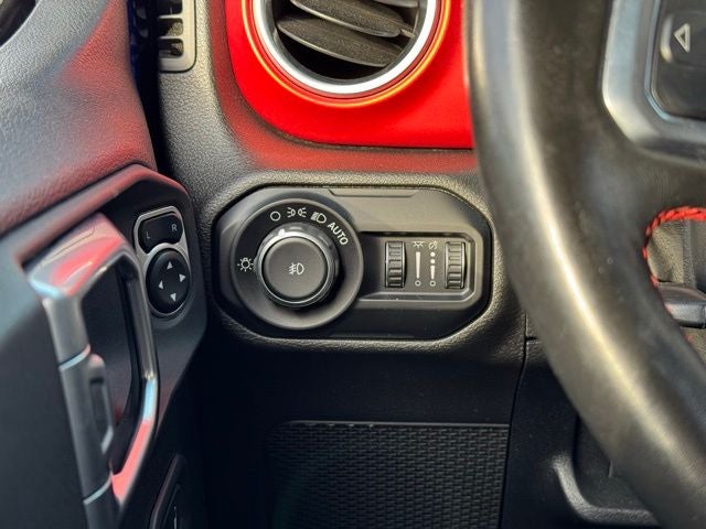 2020 Jeep Wrangler Unlimited Rubicon w/ Heated Steering Wheel + Navigation