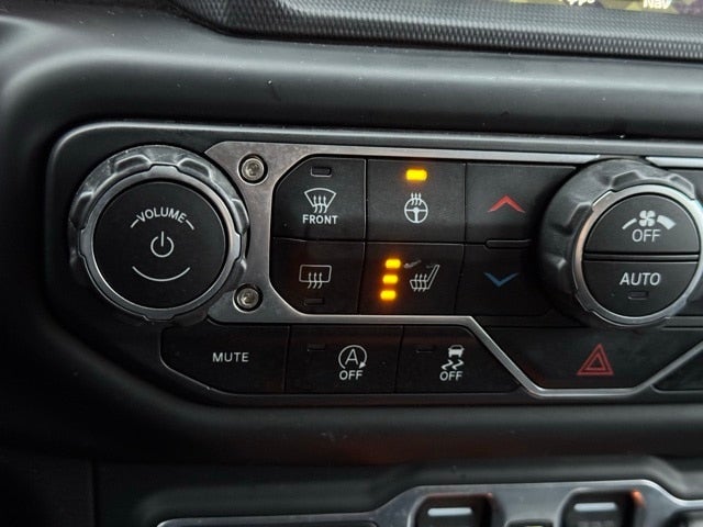 2020 Jeep Wrangler Unlimited Rubicon w/ Heated Steering Wheel + Navigation