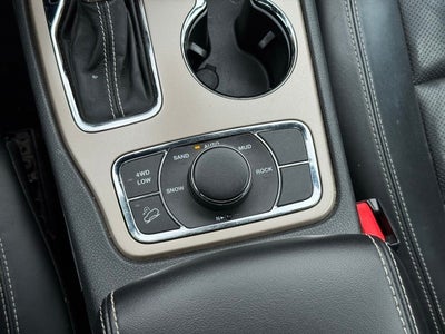 2017 Jeep Grand Cherokee Limited w/ Panoramic Sunroof + Trailer Tow Package