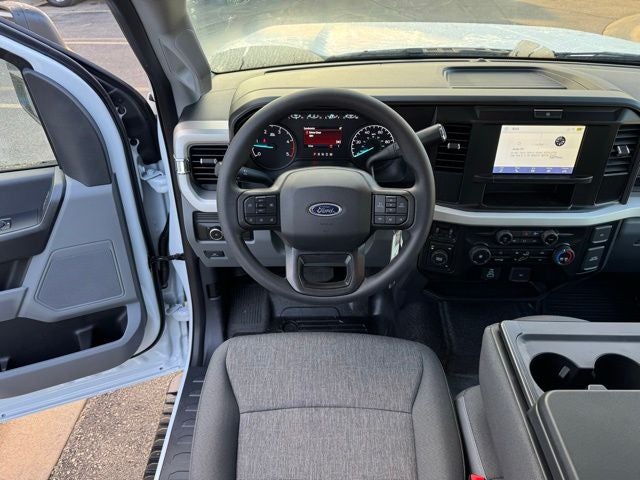 2026 Ford F-550SD w/ Chrome Pkg DRW