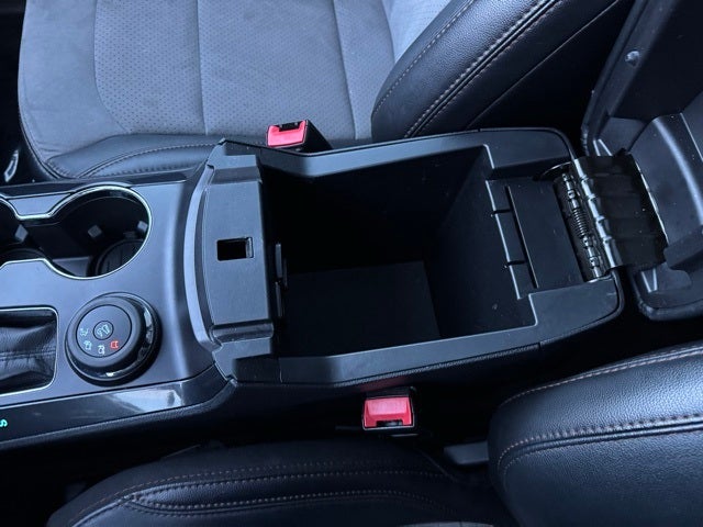 2017 Ford Explorer XLT w/ Twin Panel Moonroof + Tow Package