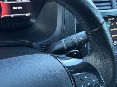 2017 Ford Explorer XLT w/ Twin Panel Moonroof + Tow Package