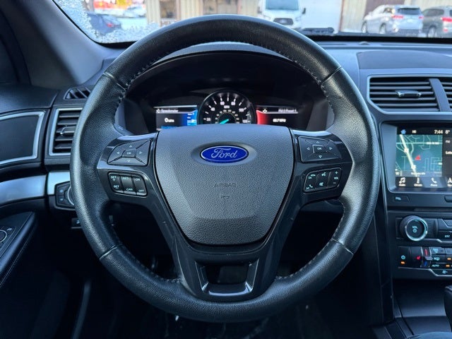 2017 Ford Explorer XLT w/ Twin Panel Moonroof + Tow Package